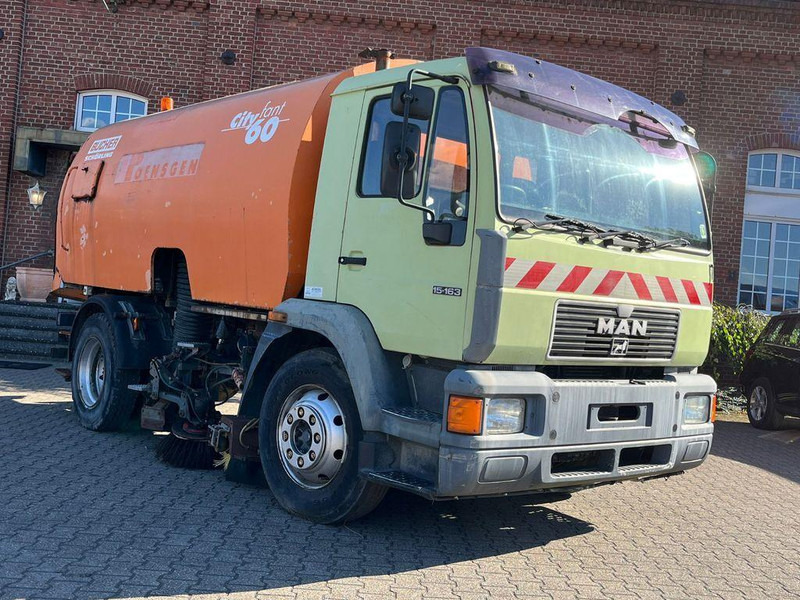 MAN 15.163 Utcaseprő - Barredora vial: foto 2 MAN 15.163 Utcaseprő - Barredora vial: foto 2