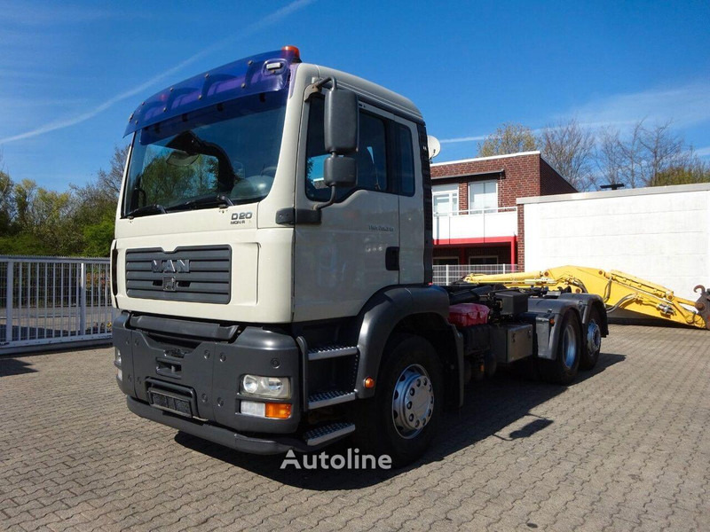 MAN 26.310 TGA - Hook lift truck - Camión multibasculante: foto 2 MAN 26.310 TGA - Hook lift truck - Camión multibasculante: foto 2