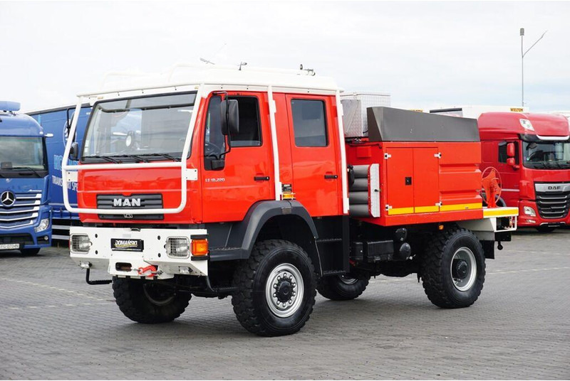 MAN / LE 220 / 4 X 4 / DOKA / STRAŻ POZARNA - Camión de bomberos: foto 1 MAN / LE 220 / 4 X 4 / DOKA / STRAŻ POZARNA - Camión de bomberos: foto 1