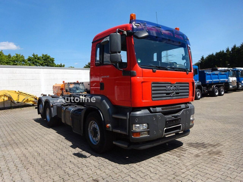 MAN TGA 26.360 - Hook lift truck 6x4 - Camión multibasculante, Camión grúa: foto 3 MAN TGA 26.360 - Hook lift truck 6x4 - Camión multibasculante, Camión grúa: foto 3