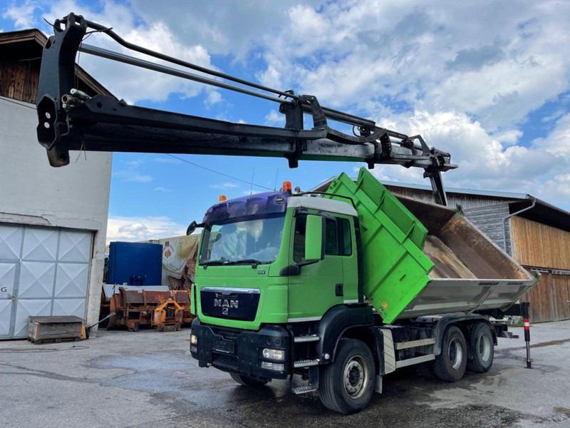 MAN TGS 26.400 6x4 Tipper + Crane PK 15002 - Camión volquete, Camión grúa: foto 1 MAN TGS 26.400 6x4 Tipper + Crane PK 15002 - Camión volquete, Camión grúa: foto 1