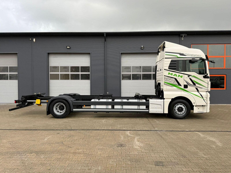 MAN TGX 18.470 // Przebieg 252 tyś. km !!! // Ciężarówka jak nowa // - Camión chasis: foto 5 MAN TGX 18.470 // Przebieg 252 tyś. km !!! // Ciężarówka jak nowa // - Camión chasis: foto 5