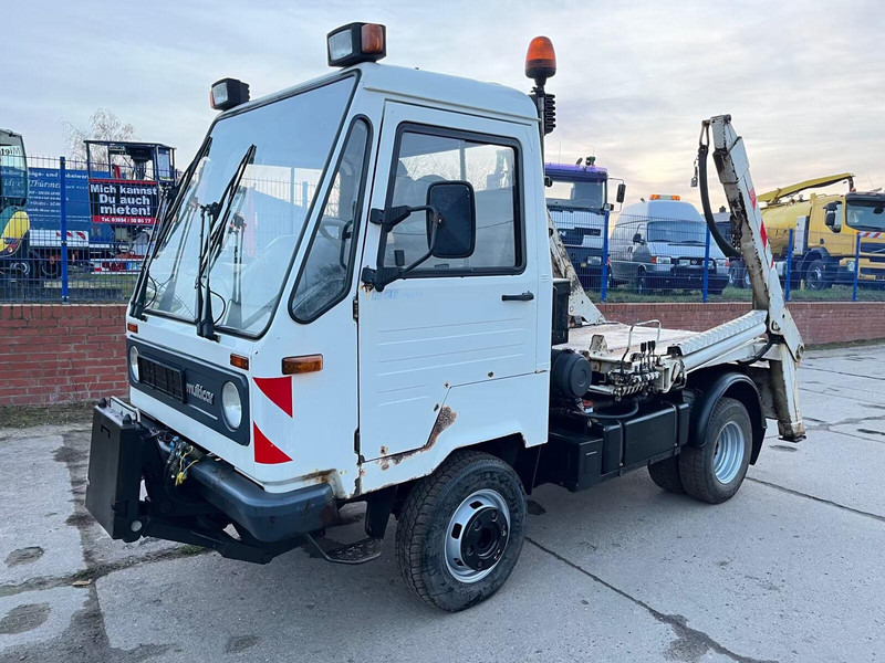 MULTICAR M26 Profi Line - Skip loader truck - Camión portacontenedor de cadenas: foto 1 MULTICAR M26 Profi Line - Skip loader truck - Camión portacontenedor de cadenas: foto 1