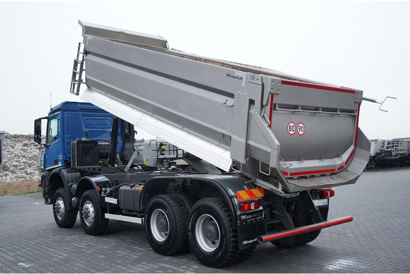Mercedes-Benz ACTROS 4145 / 8X8 / WYWROTKA TYLNOZSYPOWA / KH-KIPPER 6 M / AUTO - Camión volquete: foto 3 Mercedes-Benz ACTROS 4145 / 8X8 / WYWROTKA TYLNOZSYPOWA / KH-KIPPER 6 M / AUTO - Camión volquete: foto 3