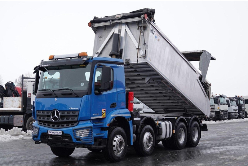 Mercedes-Benz AROCS 3243 / 8x4 / WYWROTKA 20m3 / TYLNOZSYP / EURO 6 / OPONY 10 - Camión volquete: foto 1 Mercedes-Benz AROCS 3243 / 8x4 / WYWROTKA 20m3 / TYLNOZSYP / EURO 6 / OPONY 10 - Camión volquete: foto 1