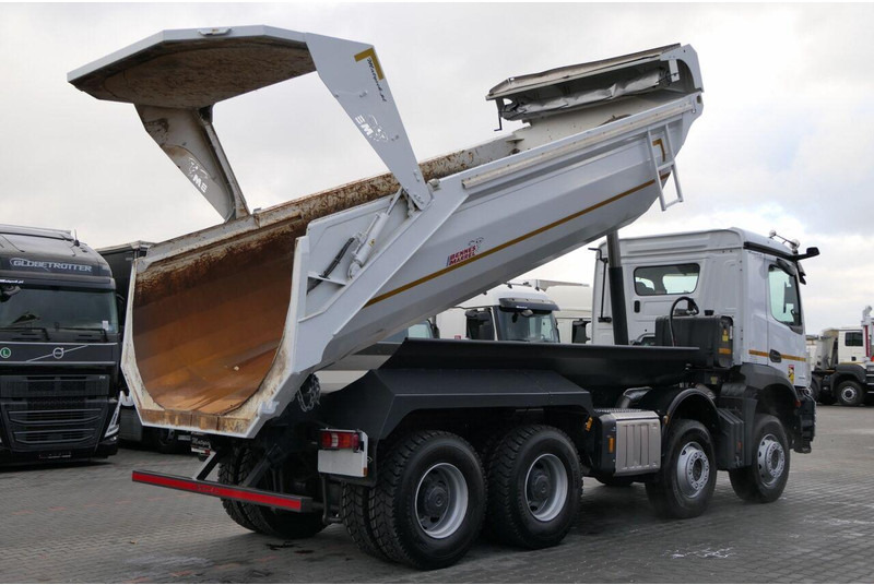 Mercedes-Benz AROCS 3246 / 8x4 / WYWROTKA / TYLNOZSYP / EURO 6 / OPONY 100 % - Camión volquete: foto 5 Mercedes-Benz AROCS 3246 / 8x4 / WYWROTKA / TYLNOZSYP / EURO 6 / OPONY 100 % - Camión volquete: foto 5