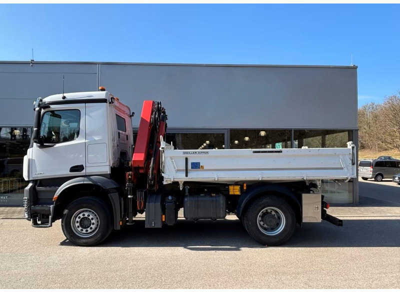 Camión volquete, Camión grúa Mercedes-Benz Arocs 1840 - 3 way tipper truck + crane: foto 6 Camión volquete, Camión grúa Mercedes-Benz Arocs 1840 - 3 way tipper truck + crane: foto 6