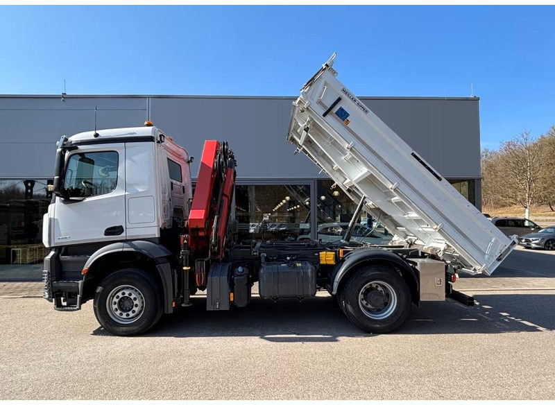 Camión volquete, Camión grúa Mercedes-Benz Arocs 1840 - 3 way tipper truck + crane: foto 10 Camión volquete, Camión grúa Mercedes-Benz Arocs 1840 - 3 way tipper truck + crane: foto 10