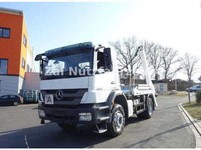 Mercedes-Benz Axor 1833 - Camión portacontenedor de cadenas: foto 5 Mercedes-Benz Axor 1833 - Camión portacontenedor de cadenas: foto 5