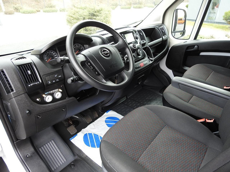 Opel MOVANO  PLANDEKA 10 PALET WEBASTO TEMPOMAT PNEUMATYKA KLIMATYZAC - Furgoneta con lona: foto 2 Opel MOVANO  PLANDEKA 10 PALET WEBASTO TEMPOMAT PNEUMATYKA KLIMATYZAC - Furgoneta con lona: foto 2