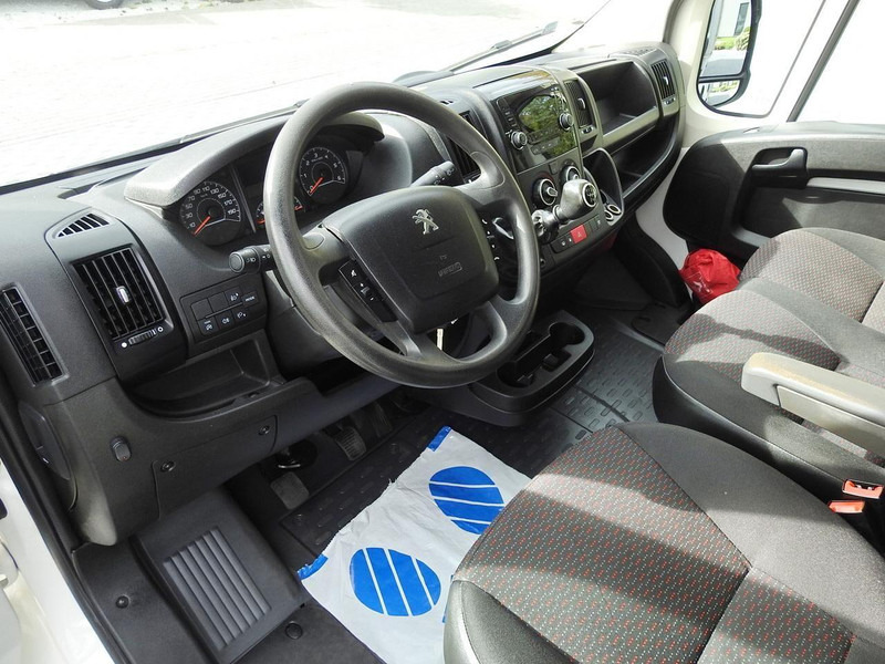 Peugeot BOXER SKRZYNIA PODWÓJNA KABINA DOKA 7 MIEJSC KLIMATYZACJA 140KM - Furgoneta con lona, Furgoneta combi: foto 2 Peugeot BOXER SKRZYNIA PODWÓJNA KABINA DOKA 7 MIEJSC KLIMATYZACJA 140KM - Furgoneta con lona, Furgoneta combi: foto 2