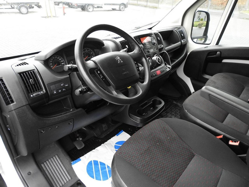 Peugeot BOXER SKRZYNIA PODWÓJNA KABINA DOKA 7 MIEJSC TEMPOMAT KLIMATYZAC - Furgoneta caja abierta, Furgoneta combi: foto 2 Peugeot BOXER SKRZYNIA PODWÓJNA KABINA DOKA 7 MIEJSC TEMPOMAT KLIMATYZAC - Furgoneta caja abierta, Furgoneta combi: foto 2