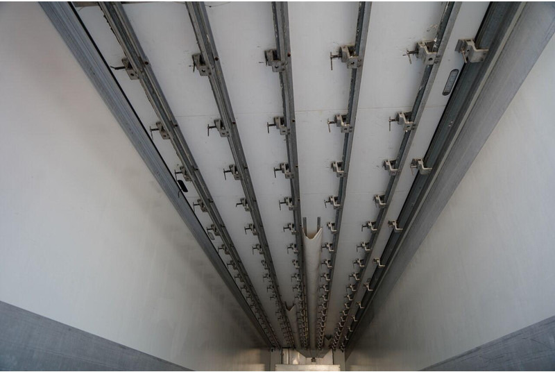 Semirremolque frigorífico Schmitz Cargobull CHŁODNIA / THERMO KING SLX 300 / HAKÓWKA / OŚ PODNOSZONA / KOSZ: foto 18 Semirremolque frigorífico Schmitz Cargobull CHŁODNIA / THERMO KING SLX 300 / HAKÓWKA / OŚ PODNOSZONA / KOSZ: foto 18