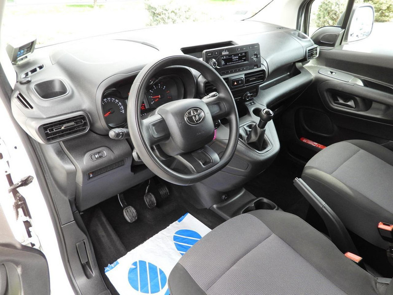 Toyota PROACE CITY  FURGON CHŁODNIA  -15*C ZASILANIE 230V TEMPOMAT KLIM - Furgoneta frigorifica: foto 2 Toyota PROACE CITY  FURGON CHŁODNIA  -15*C ZASILANIE 230V TEMPOMAT KLIM - Furgoneta frigorifica: foto 2