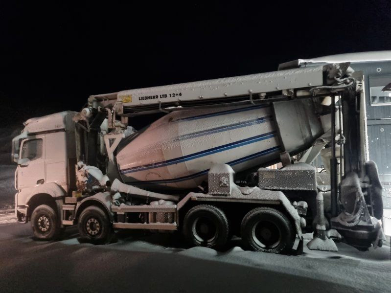 Mercedes-Benz 3251 / 9 m3 mixer + Liebher 12+4 - Camión hormigonera: foto 2 Mercedes-Benz 3251 / 9 m3 mixer + Liebher 12+4 - Camión hormigonera: foto 2