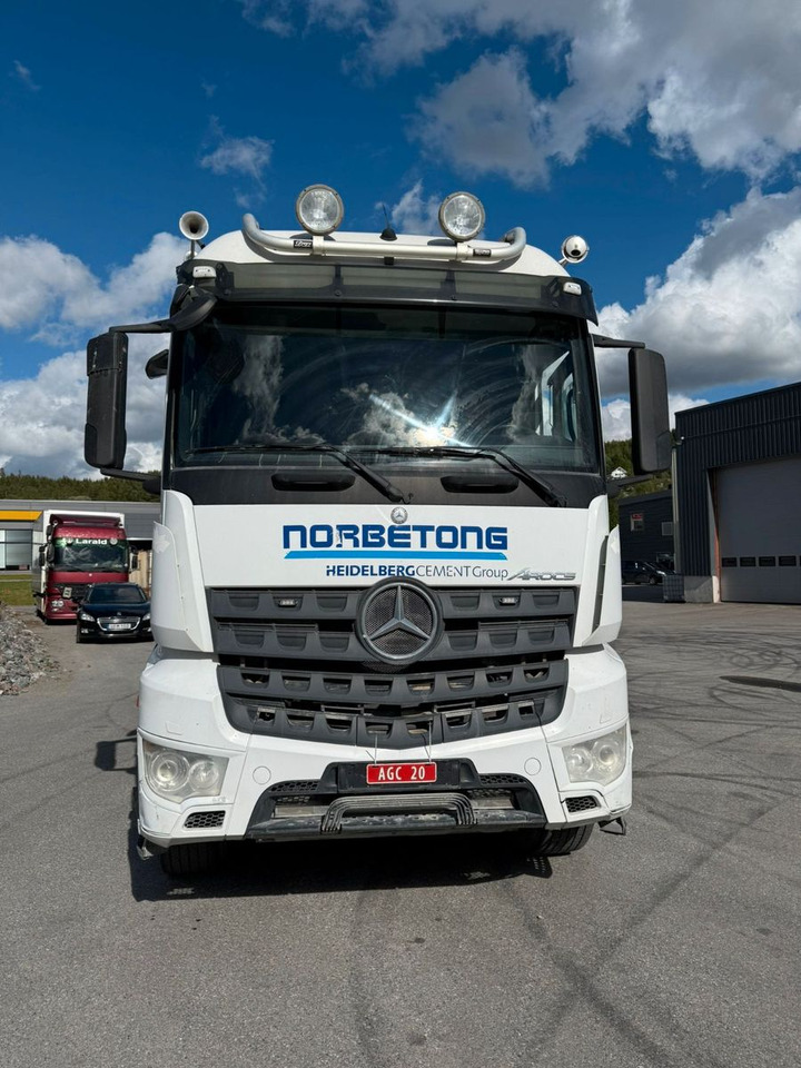 Mercedes-Benz 3251 / 9 m3 mixer + Liebher 12+4 - Camión hormigonera: foto 2 Mercedes-Benz 3251 / 9 m3 mixer + Liebher 12+4 - Camión hormigonera: foto 2