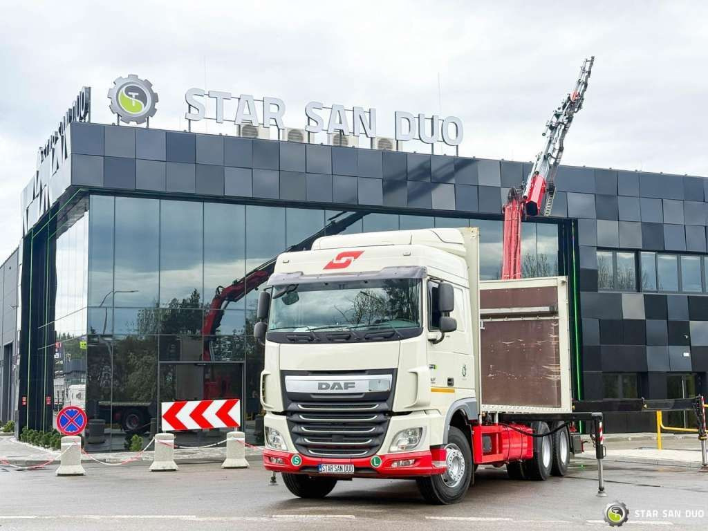 DAF XF 440 6x2 Fassi F365 FLY JIBCranePallet Grippe - Camión grúa: foto 4 DAF XF 440 6x2 Fassi F365 FLY JIBCranePallet Grippe - Camión grúa: foto 4
