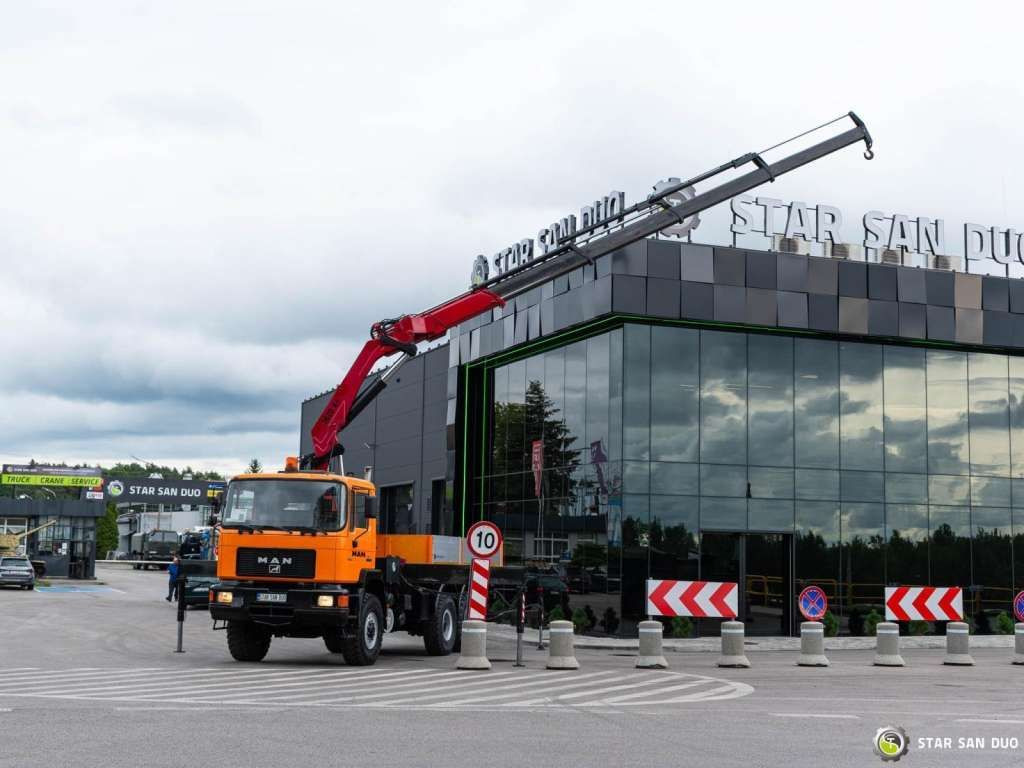 MAN 27.402 F10 6x6 HMF 3620 K4 Hds Crane - Camión grúa: foto 2 MAN 27.402 F10 6x6 HMF 3620 K4 Hds Crane - Camión grúa: foto 2
