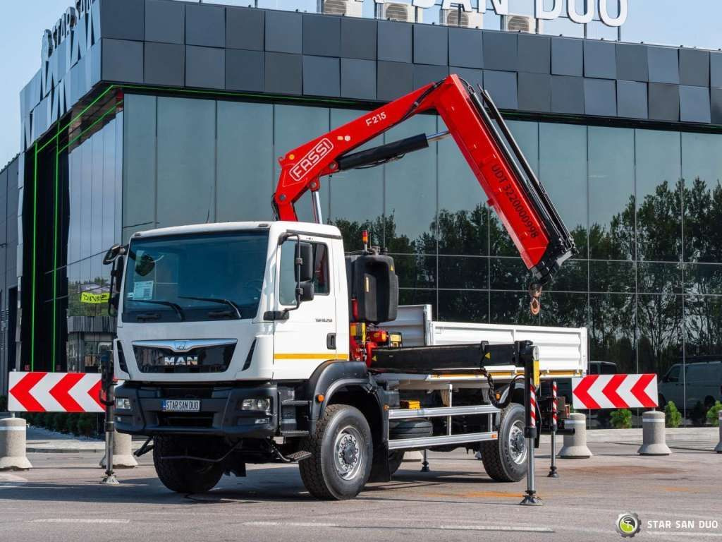 Camión grúa MAN  TGM 18.250 4x4 Fassi F215A.0.23 Active HDS Cran: foto 7