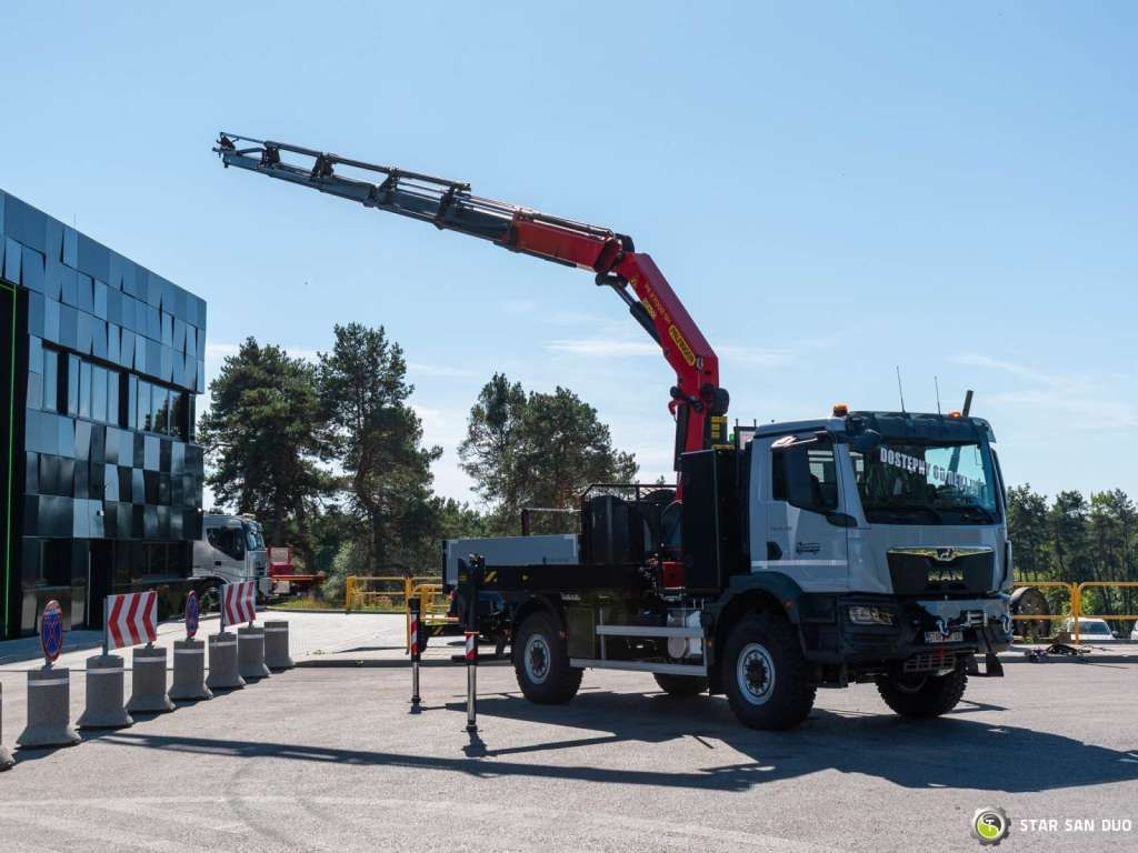 MAN TGM 18.320 4x4 PALFINGER PK 27002 Basket NEW ! - Camión grúa: foto 5 MAN TGM 18.320 4x4 PALFINGER PK 27002 Basket NEW ! - Camión grúa: foto 5