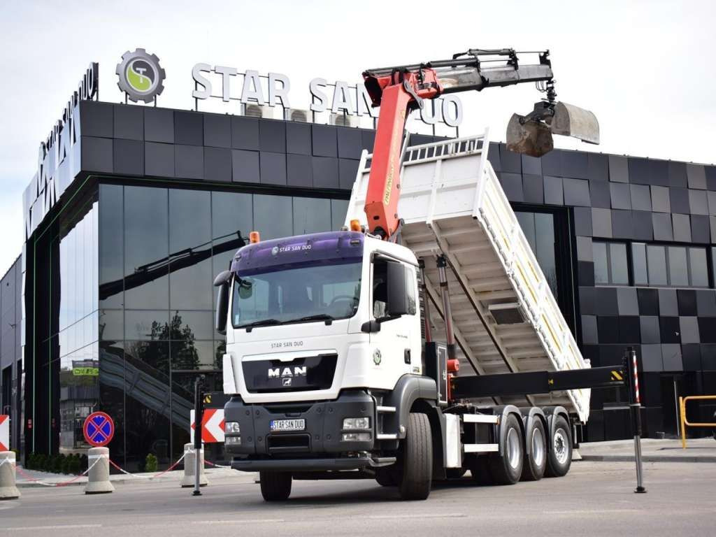 MAN TGS 35.400 8X4 PALFINGER PK 33002 CRANE KIPPER - Camión volquete: foto 2 MAN TGS 35.400 8X4 PALFINGER PK 33002 CRANE KIPPER - Camión volquete: foto 2