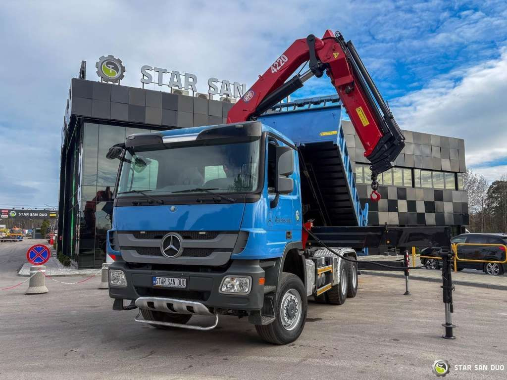 Mercedes-Benz ACTROS 3341 6x6 HMF 4220 K4 CRANE KIPPER - Camión grúa: foto 2 Mercedes-Benz ACTROS 3341 6x6 HMF 4220 K4 CRANE KIPPER - Camión grúa: foto 2