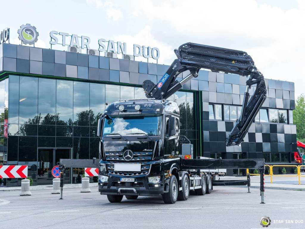 Mercedes-Benz AROCS 3251 8x4 HMF 8520 Fly Jib Winch - Camión grúa: foto 4 Mercedes-Benz AROCS 3251 8x4 HMF 8520 Fly Jib Winch - Camión grúa: foto 4