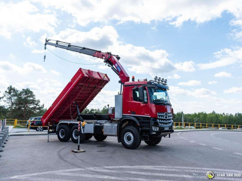 Mercedes-Benz AROCS 3345 6x6 HMF 3220 Winch Crane Tipper - Camión volquete: foto 5 Mercedes-Benz AROCS 3345 6x6 HMF 3220 Winch Crane Tipper - Camión volquete: foto 5