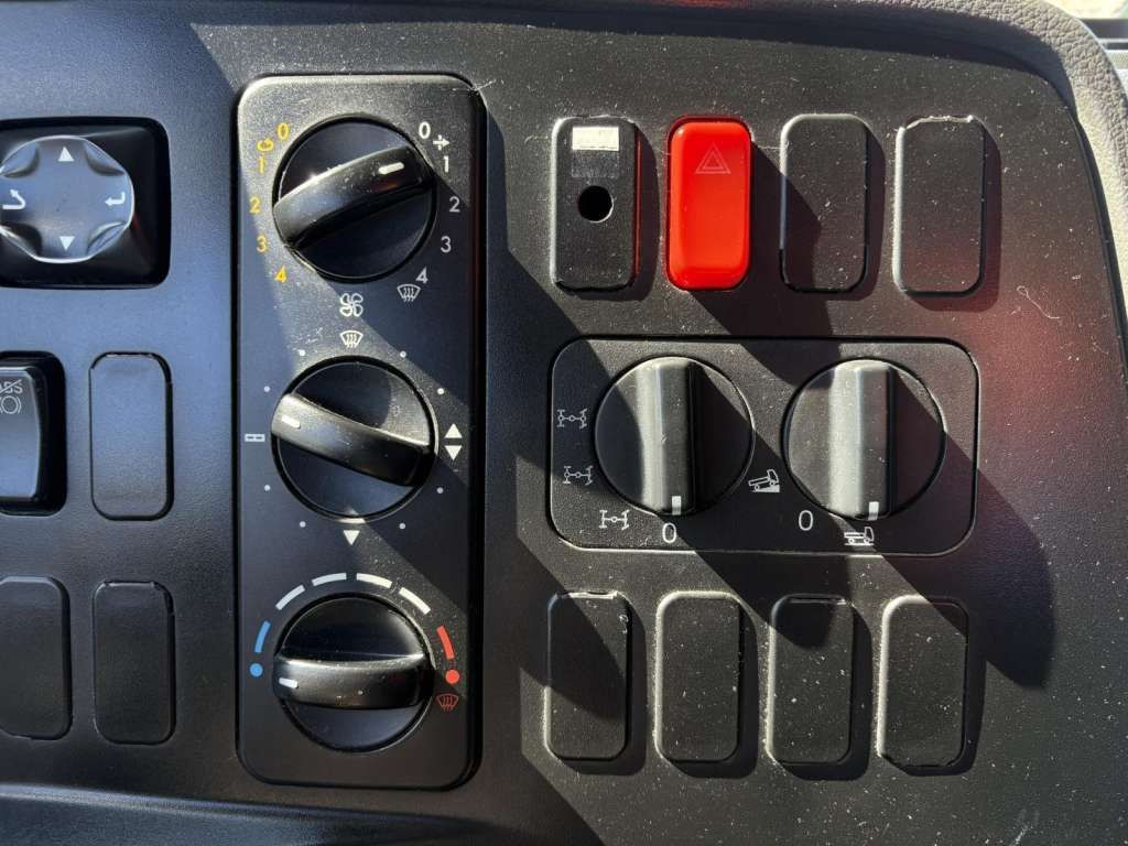 Leasing de  Mercedes-Benz  AXOR 1824 4x4 PALFINGER PK 8500 Crane Kran Mercedes-Benz  AXOR 1824 4x4 PALFINGER PK 8500 Crane Kran: foto 16