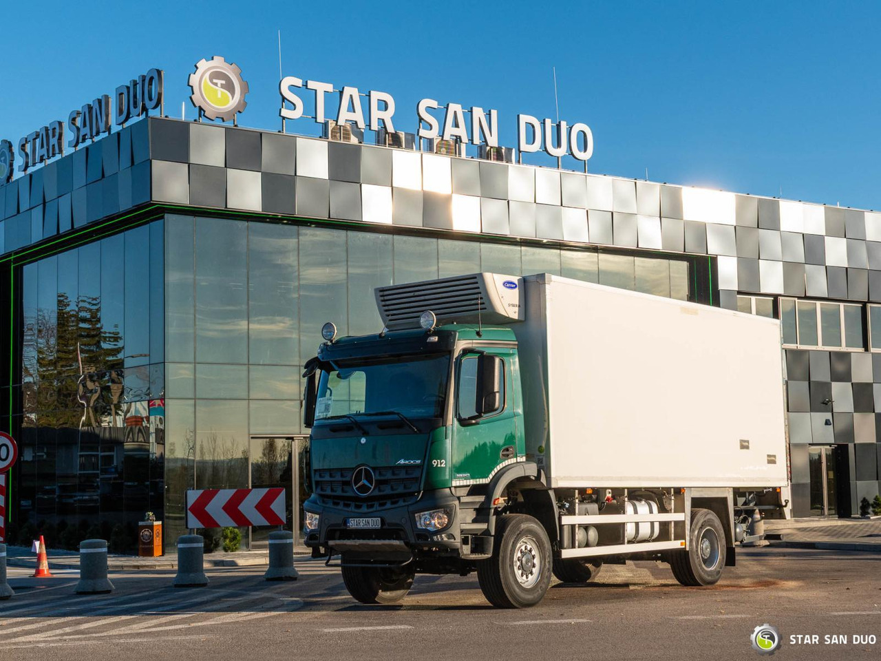 - Camión chasis: foto 1 - Camión chasis: foto 1