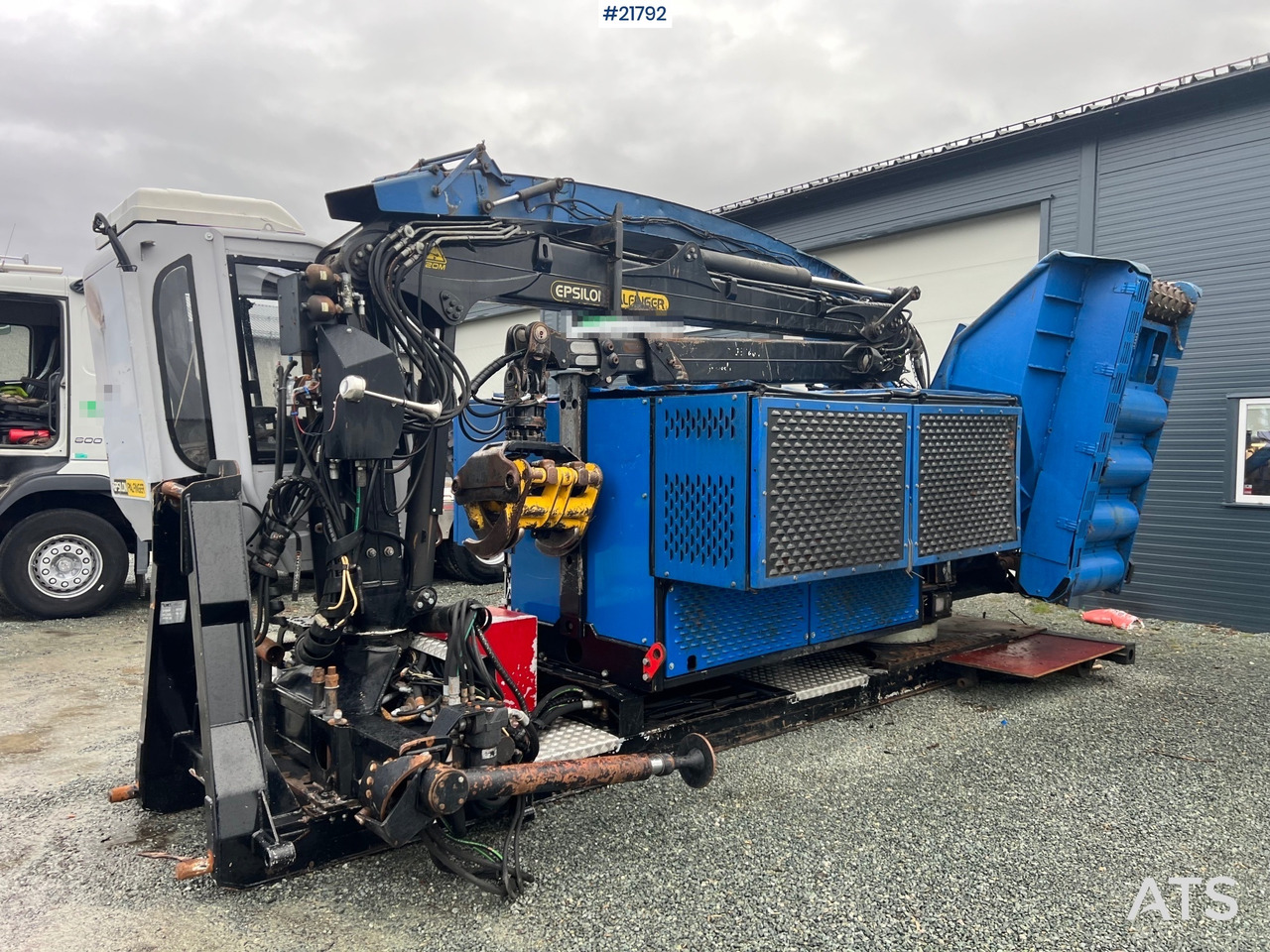 Bruks 806st Bio tre kverner m/ Epsilon palfinger m120l97 tømmerkrane - Trituradora de madera: foto 1 Bruks 806st Bio tre kverner m/ Epsilon palfinger m120l97 tømmerkrane - Trituradora de madera: foto 1