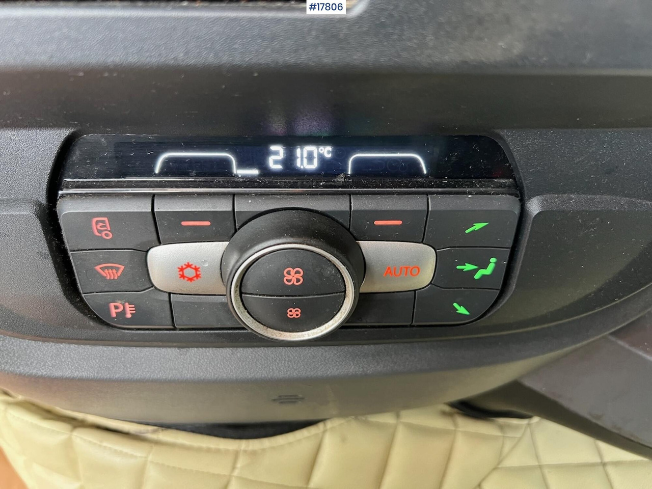 Cabeza tractora DAF XF 530: foto 24