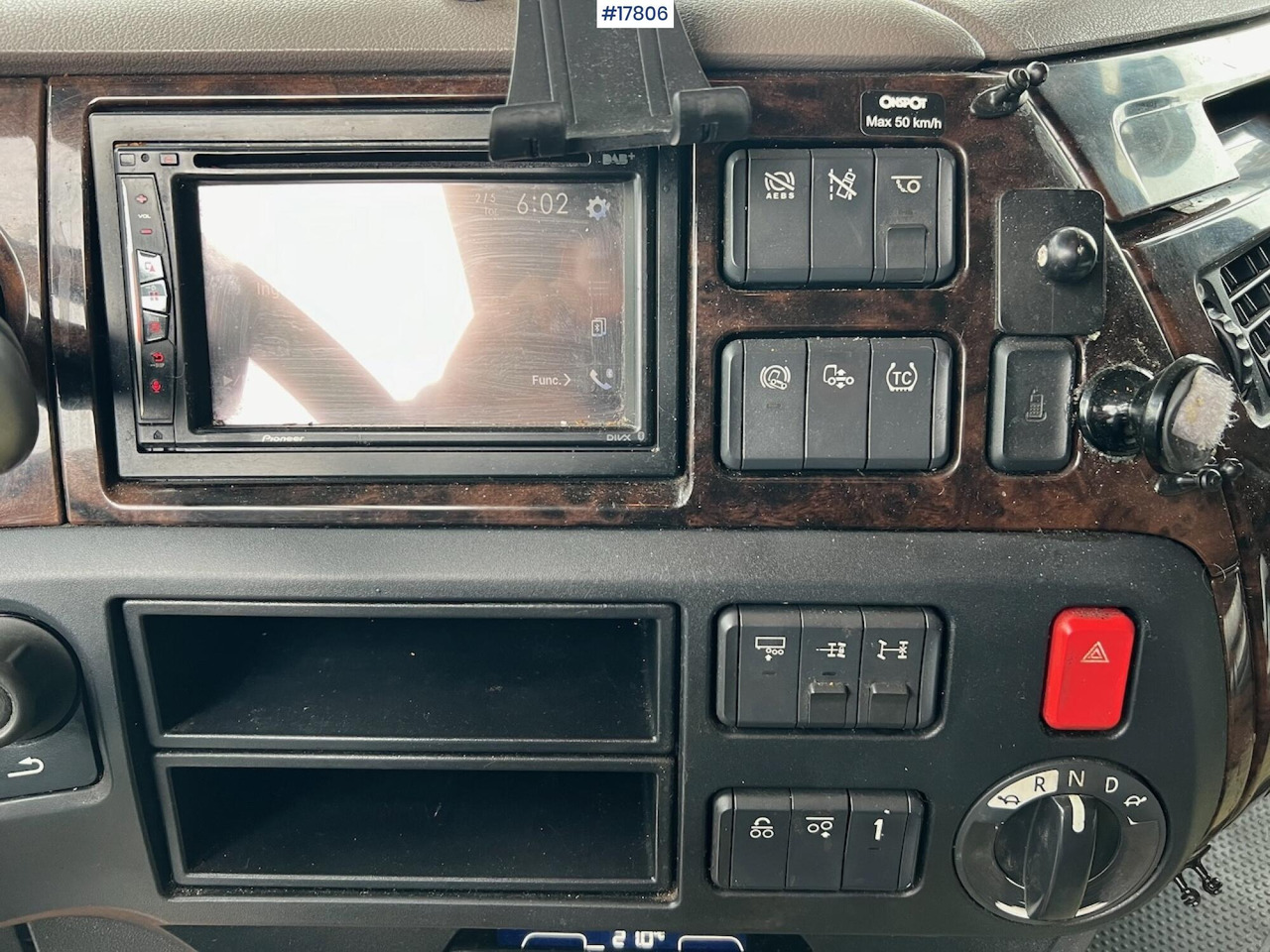 Cabeza tractora DAF XF 530: foto 22