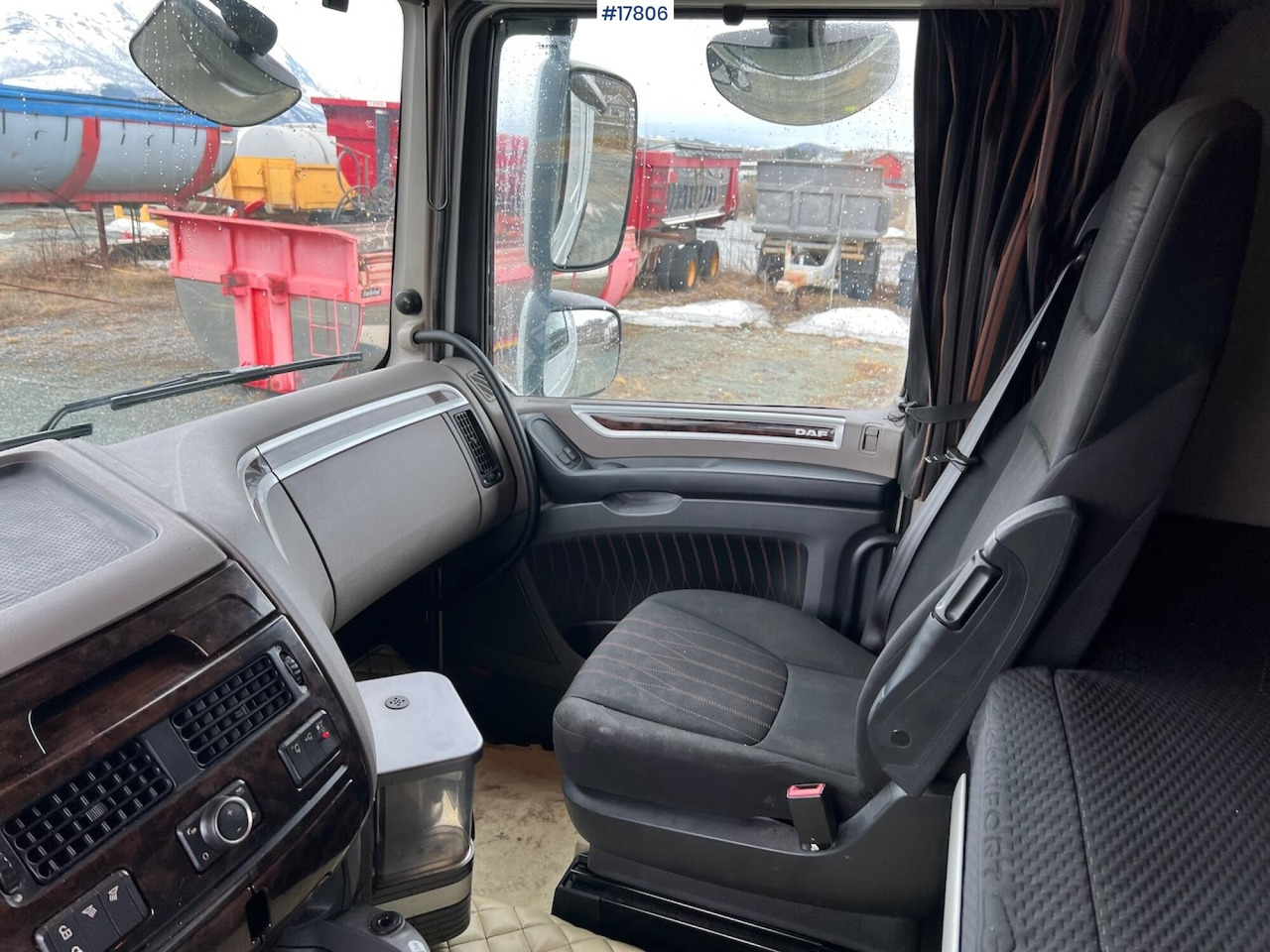 Cabeza tractora DAF XF 530: foto 18