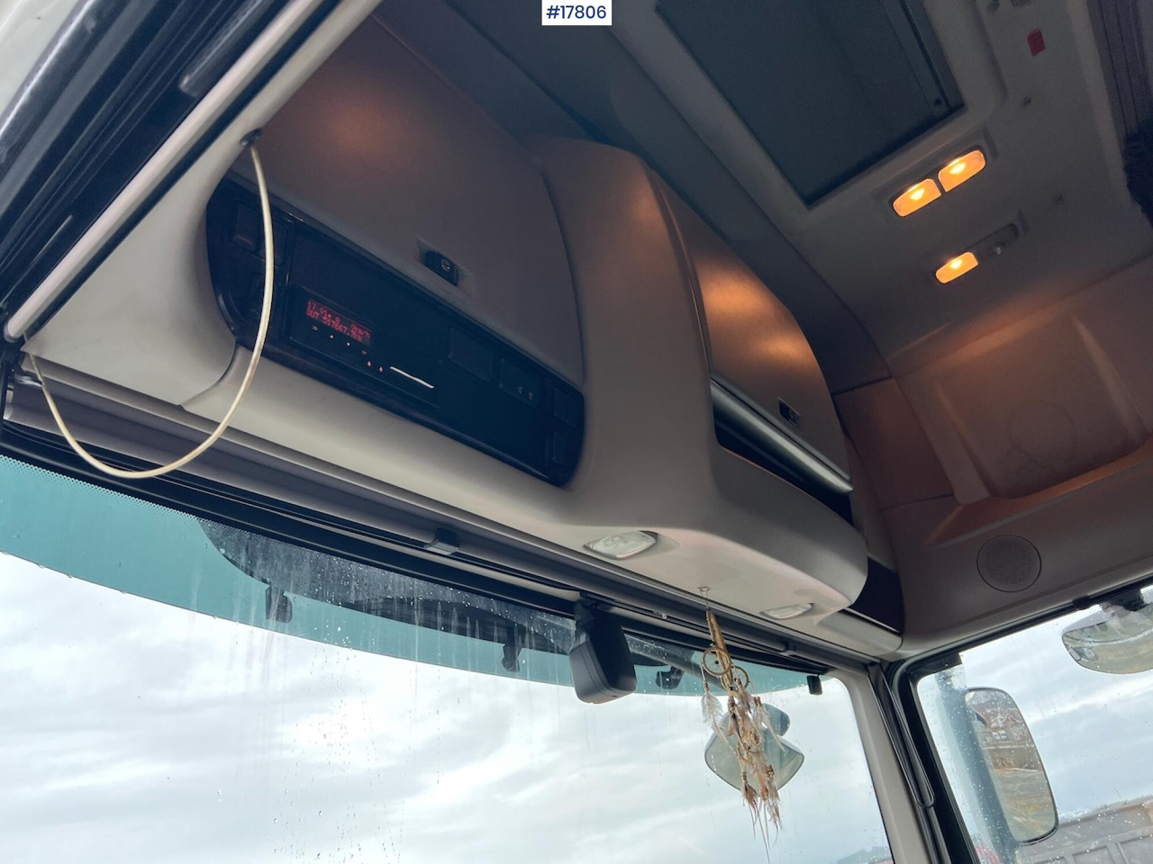 Cabeza tractora DAF XF 530: foto 17