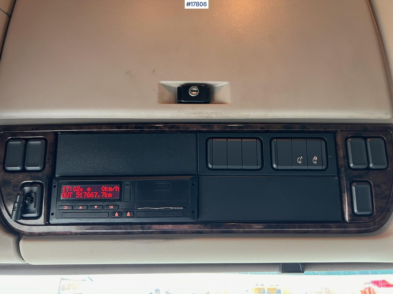 Cabeza tractora DAF XF 530: foto 28