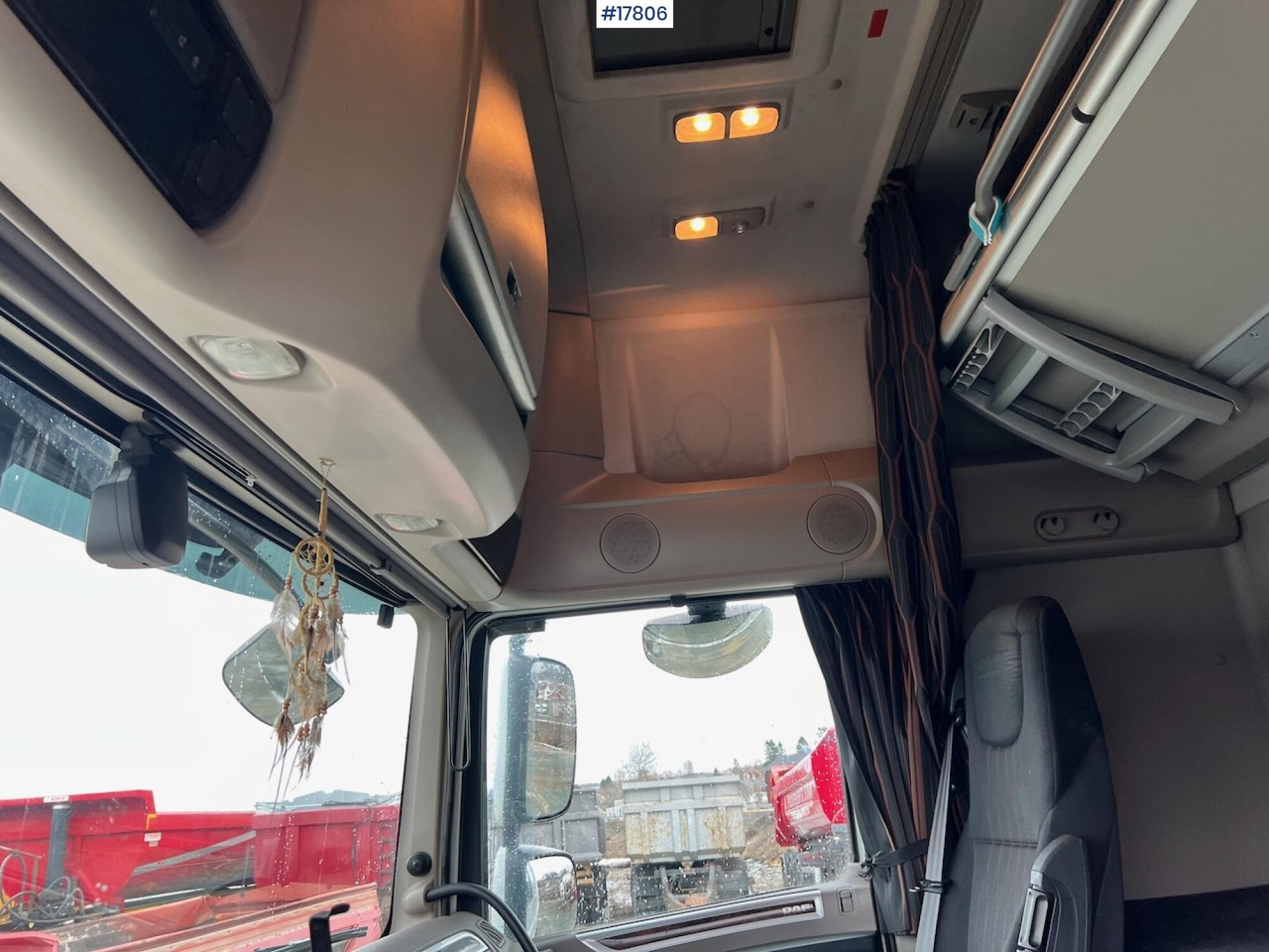 Cabeza tractora DAF XF 530: foto 16