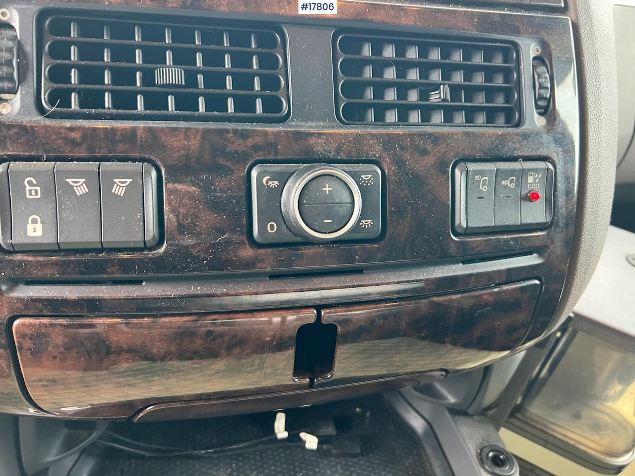 Cabeza tractora DAF XF 530: foto 25