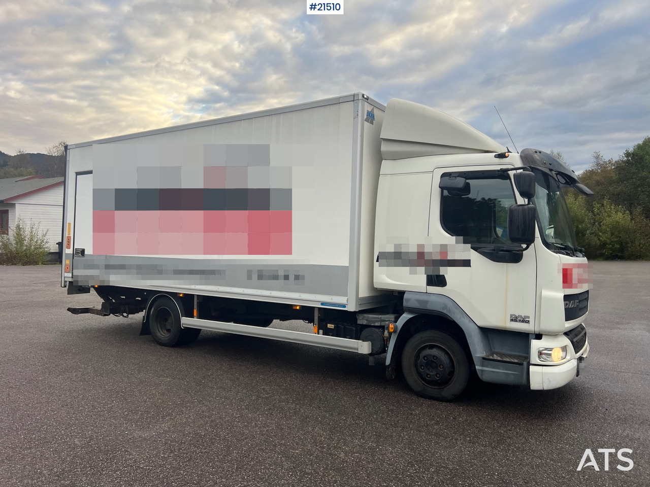 DAF LF 45 4x2 Skapbil m/ lift Rep.Objekt - Camión caja cerrada: foto 2 DAF LF 45 4x2 Skapbil m/ lift Rep.Objekt - Camión caja cerrada: foto 2