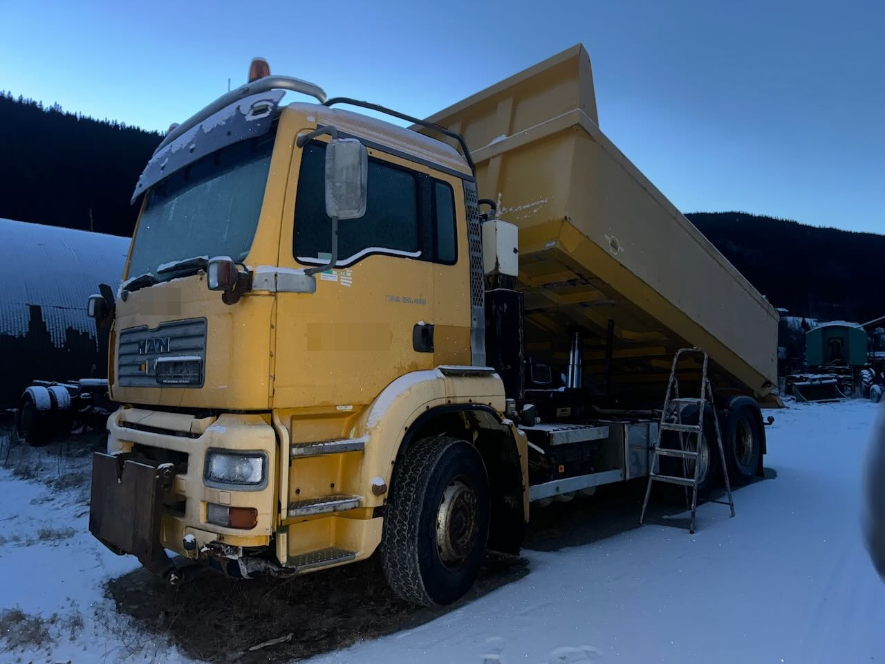 MAN TGA 28.410 6x2 Brøyterigget Tippbil. Rep objekt. - Camión volquete: foto 2 MAN TGA 28.410 6x2 Brøyterigget Tippbil. Rep objekt. - Camión volquete: foto 2