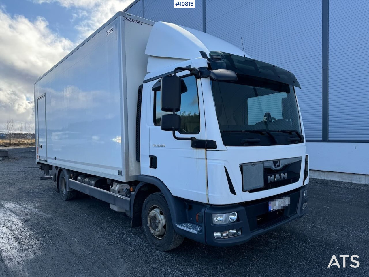 MAN TGL 12 220 - Camión caja cerrada: foto 1 MAN TGL 12 220 - Camión caja cerrada: foto 1