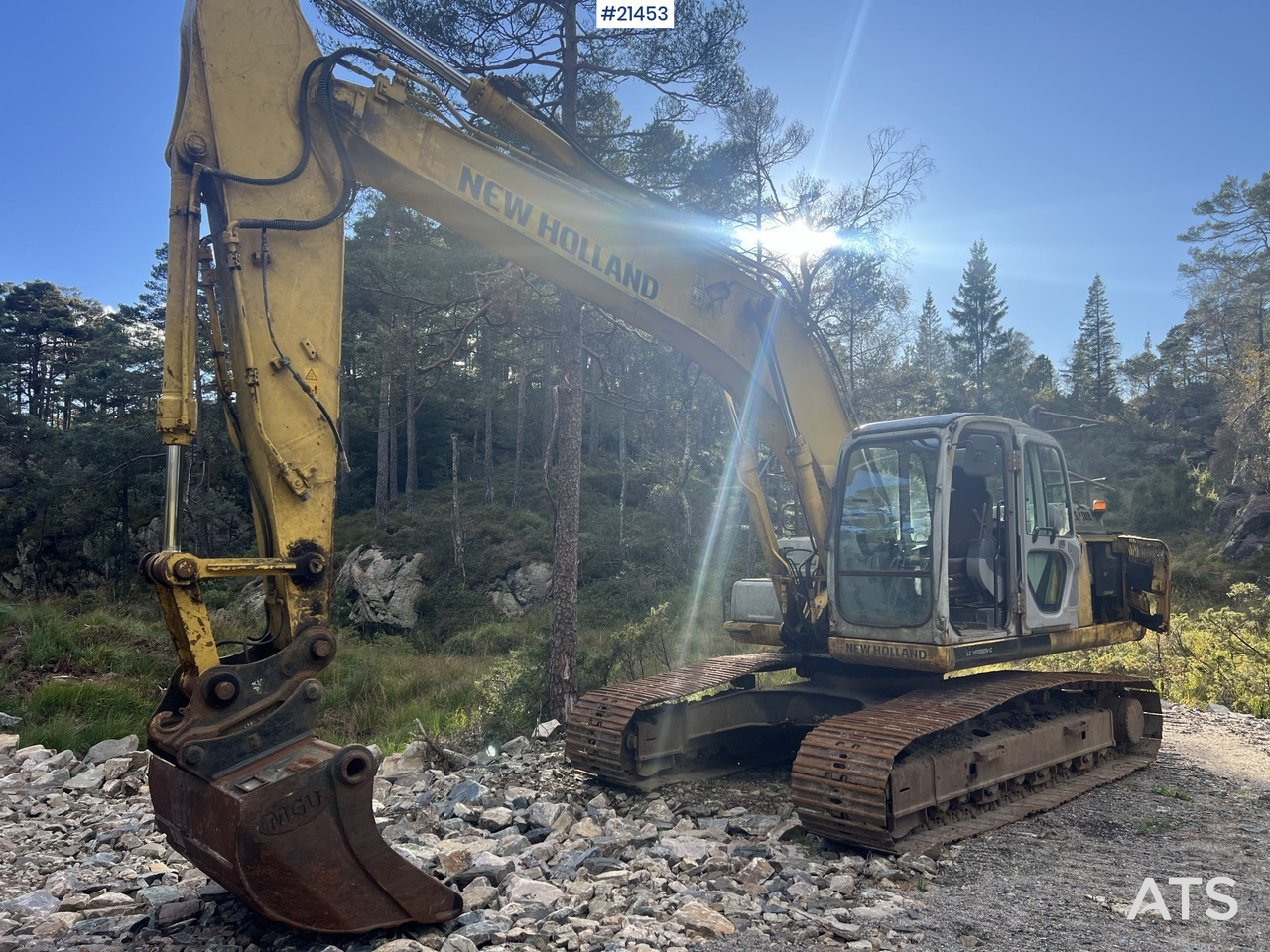 New Holland E215 Gravemaskin - Excavadora de cadenas: foto 2 New Holland E215 Gravemaskin - Excavadora de cadenas: foto 2