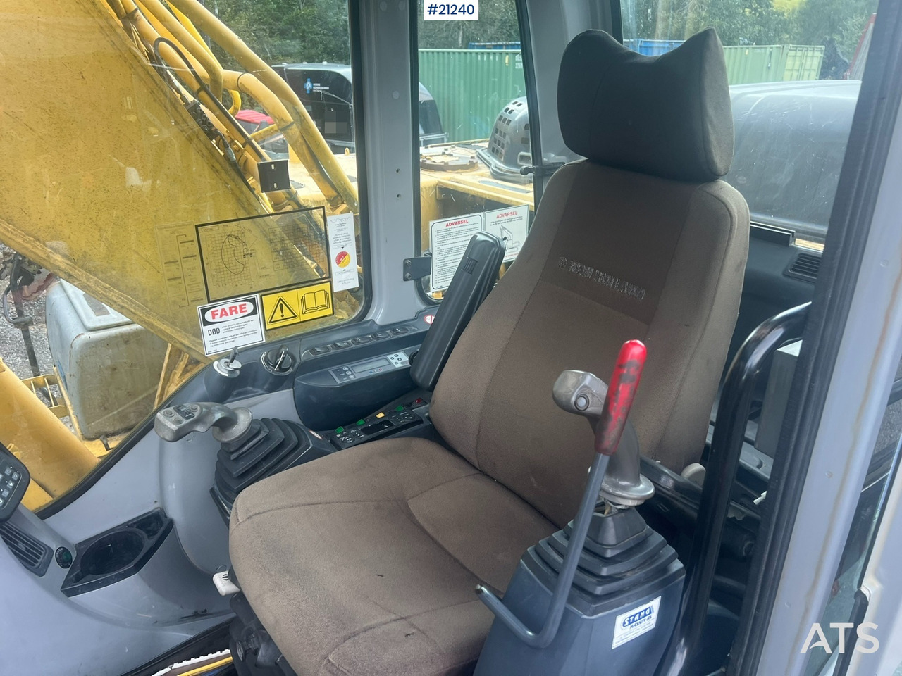 Excavadora de cadenas New Holland Kobelco E265B: foto 22 Excavadora de cadenas New Holland Kobelco E265B: foto 22