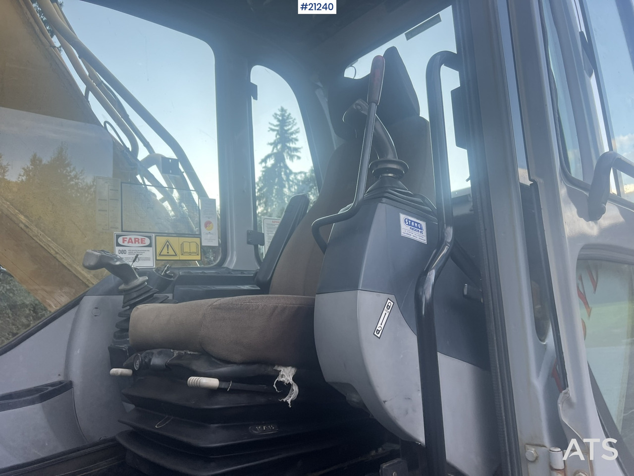 Excavadora de cadenas New Holland Kobelco E265B: foto 21 Excavadora de cadenas New Holland Kobelco E265B: foto 21