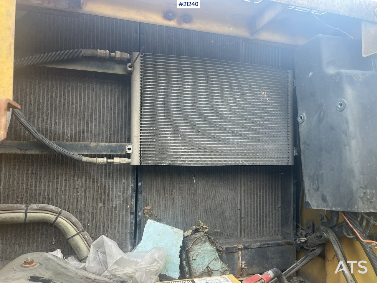 Excavadora de cadenas New Holland Kobelco E265B: foto 32 Excavadora de cadenas New Holland Kobelco E265B: foto 32