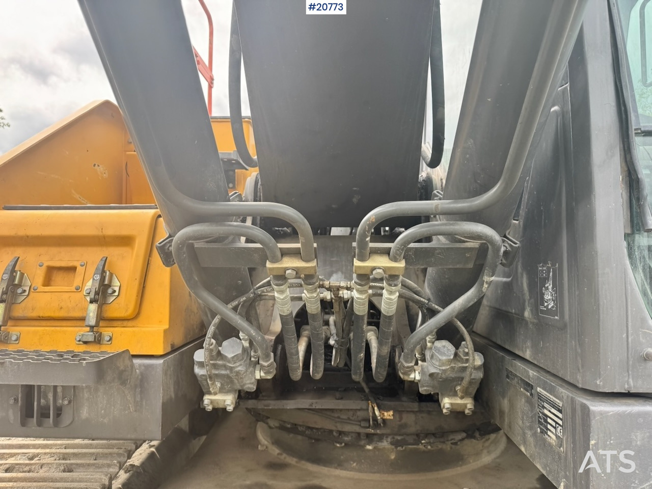 Excavadora de cadenas Volvo EC220EL: foto 32