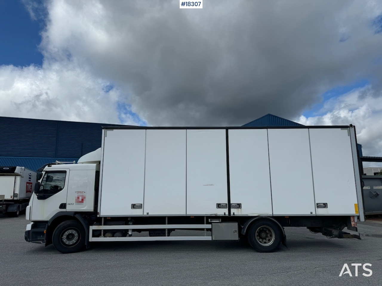 Volvo FE320 - Camión caja cerrada: foto 2 Volvo FE320 - Camión caja cerrada: foto 2