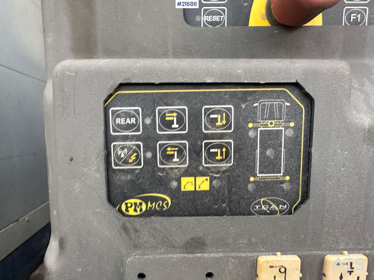 Leasing de Volvo FM12 Globetrotter 6x4 kranbil m/ bak montert 18 t/m kran og vinsj. SE VIDEO Volvo FM12 Globetrotter 6x4 kranbil m/ bak montert 18 t/m kran og vinsj. SE VIDEO: foto 35 Leasing de Volvo FM12 Globetrotter 6x4 kranbil m/ bak montert 18 t/m kran og vinsj. SE VIDEO Volvo FM12 Globetrotter 6x4 kranbil m/ bak montert 18 t/m kran og vinsj. SE VIDEO: foto 35