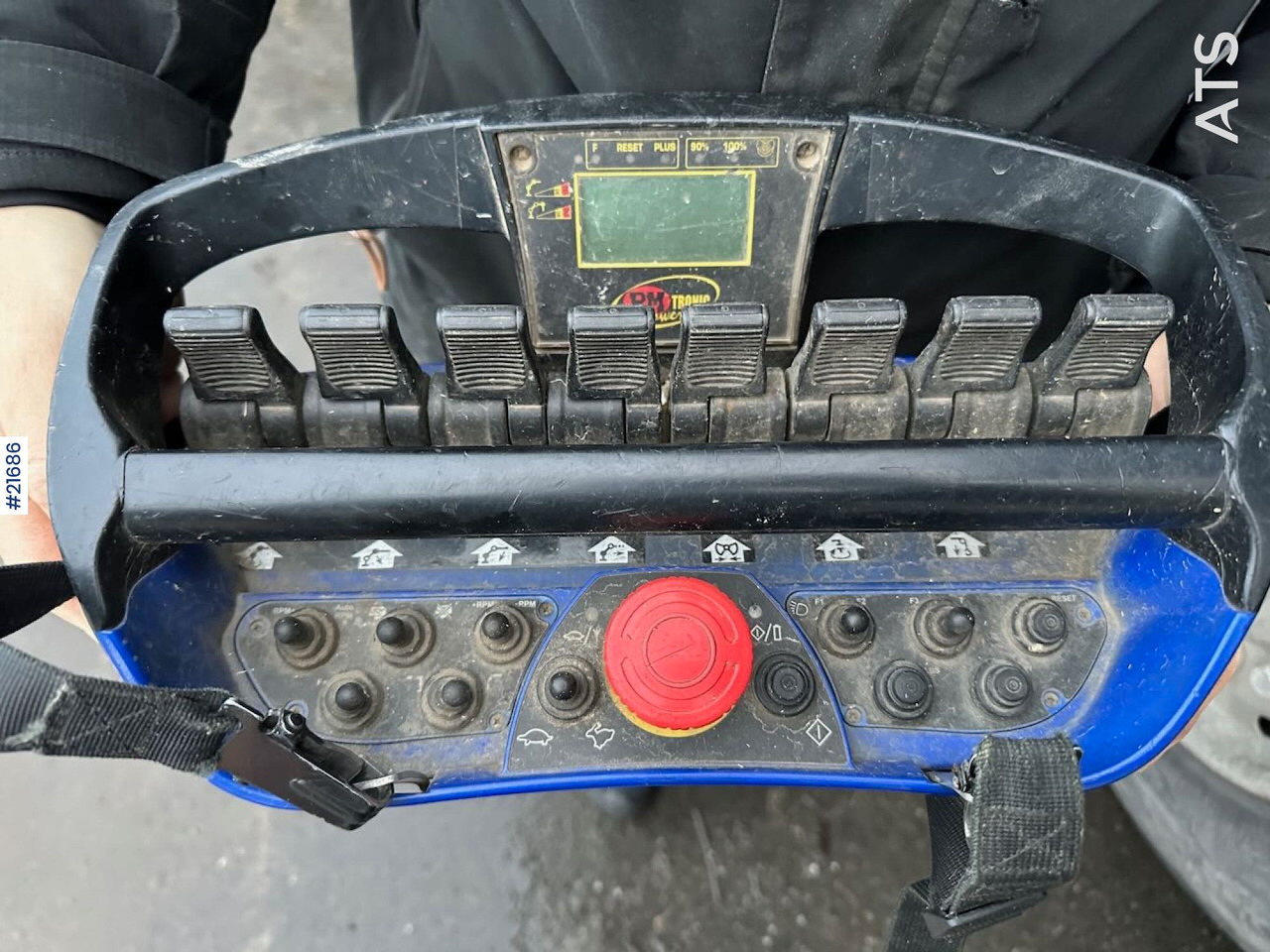 Leasing de Volvo FM12 Globetrotter 6x4 kranbil m/ bak montert 18 t/m kran og vinsj. SE VIDEO Volvo FM12 Globetrotter 6x4 kranbil m/ bak montert 18 t/m kran og vinsj. SE VIDEO: foto 31 Leasing de Volvo FM12 Globetrotter 6x4 kranbil m/ bak montert 18 t/m kran og vinsj. SE VIDEO Volvo FM12 Globetrotter 6x4 kranbil m/ bak montert 18 t/m kran og vinsj. SE VIDEO: foto 31