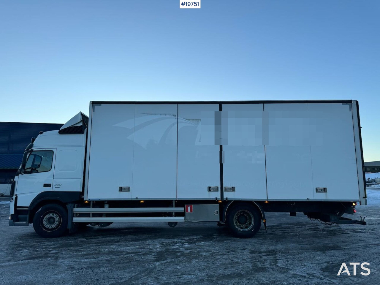 Volvo FM330 - Camión caja cerrada: foto 3 Volvo FM330 - Camión caja cerrada: foto 3